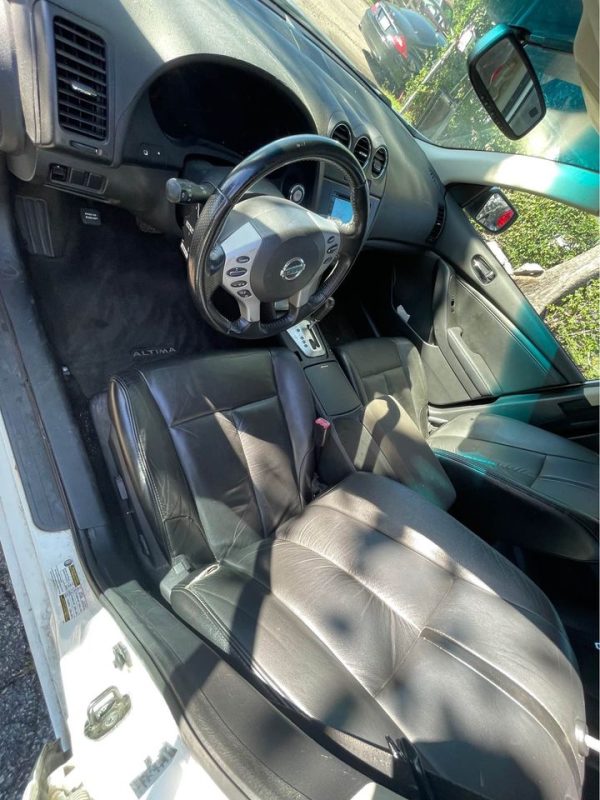 2009 Nissan altima - Image 4