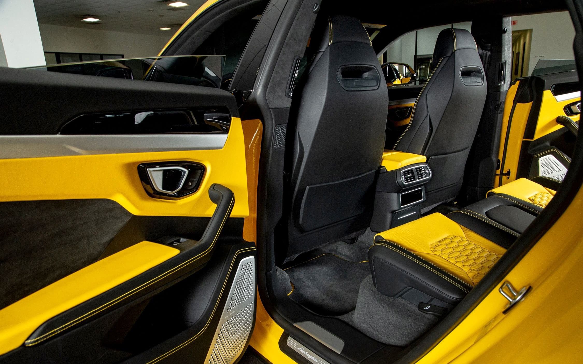 Lamborghini Urus | 1 Day Rental - Image 2
